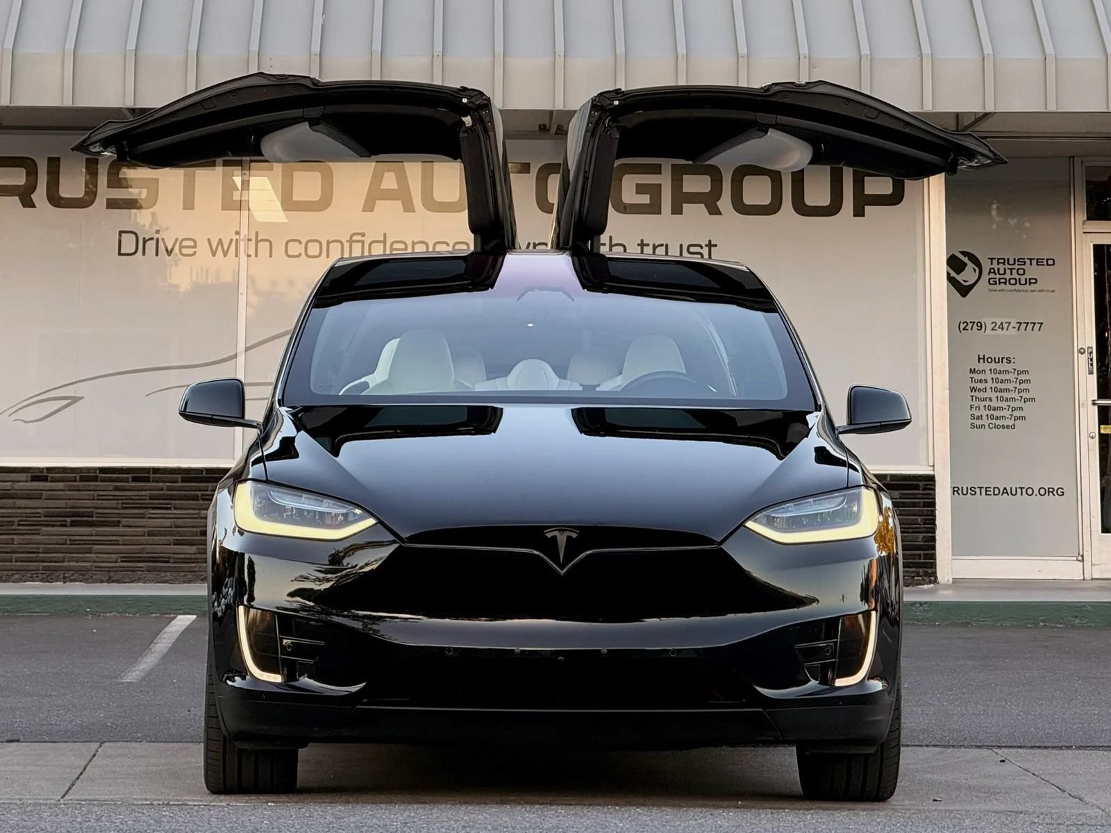 Used 2018 Tesla Model X 75D AWD/4WD image 3