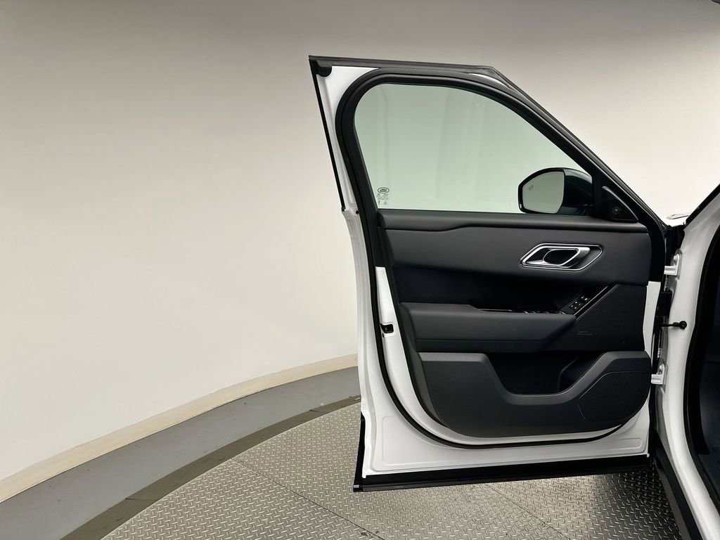 New 2026 Land Rover Range Rover Velar Dynamic SE image 8