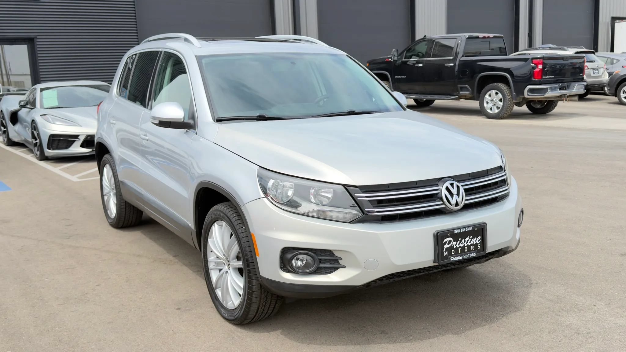 Used 2014 Volkswagen Tiguan SE AWD/4WD image 2