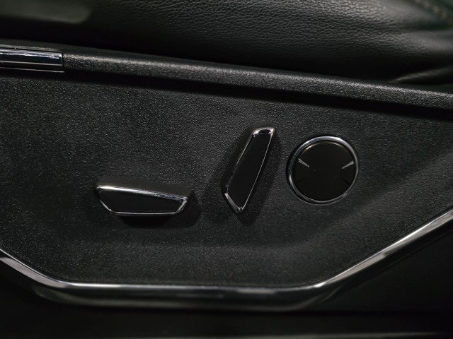 Used 2022 Ford F150 Lightning Lariat image 31