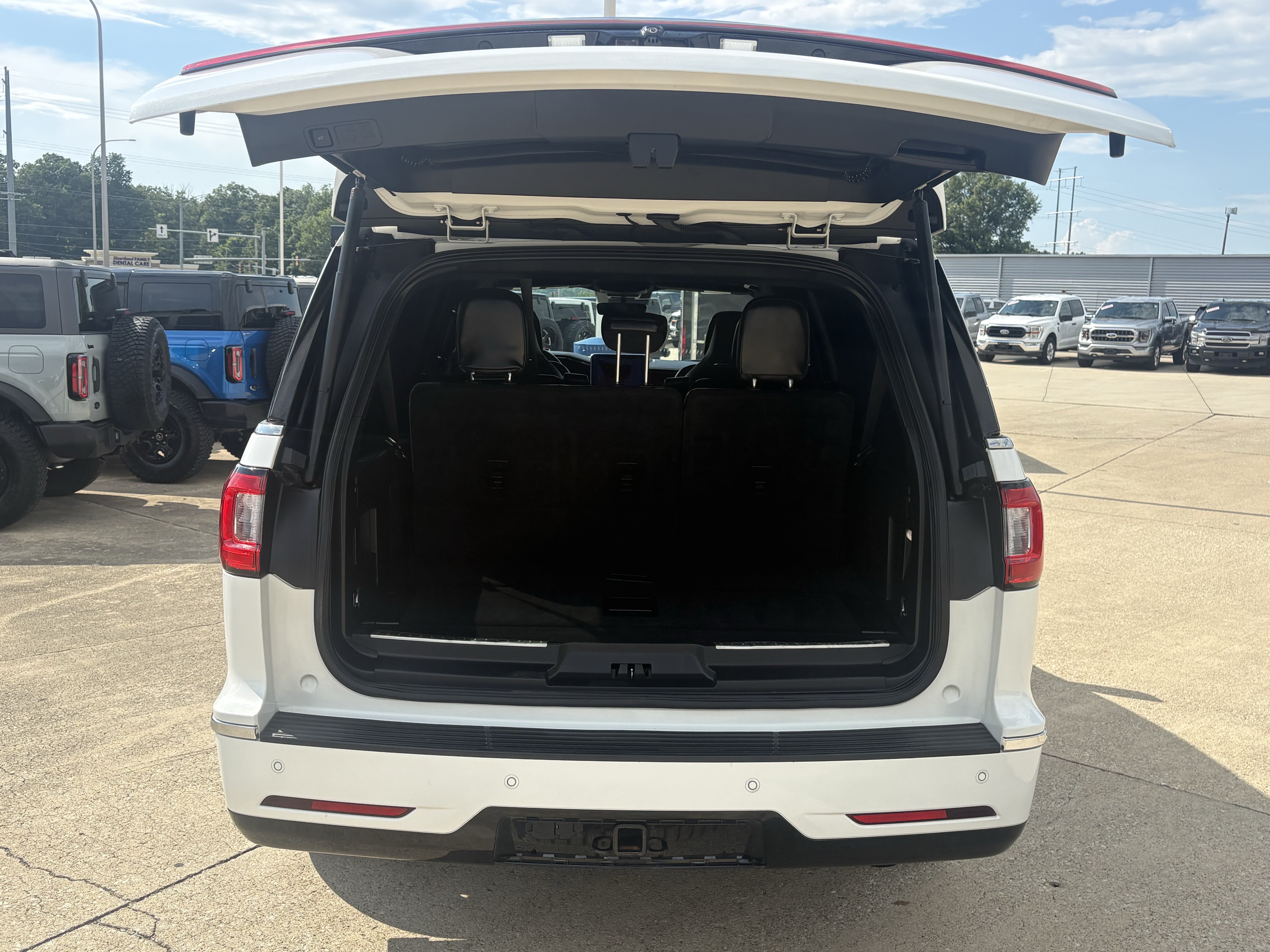 Used 2021 Lincoln Navigator L Reserve AWD/4WD image 8