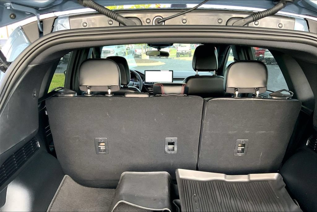 Used 2025 Ford Escape ST-Line w/ Tech Pack #1 AWD/4WD image 8