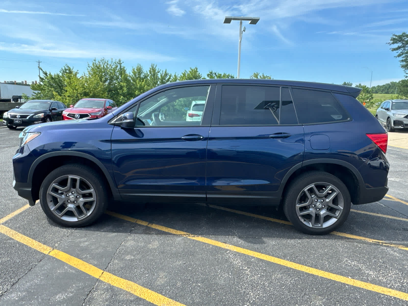 Used 2023 Honda Passport EX-L image 2