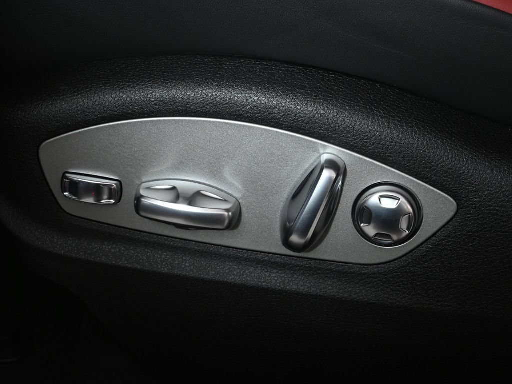 New 2026 Porsche Macan AWD/4WD image 30