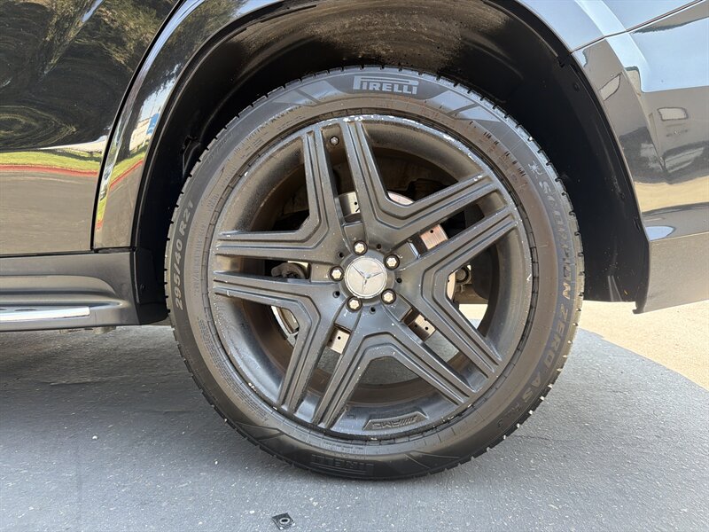 Used 2015 Mercedes-Benz GL 63 AMG 4MATIC image 17