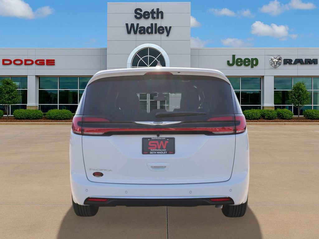 New 2026 Chrysler Pacifica Select image 6