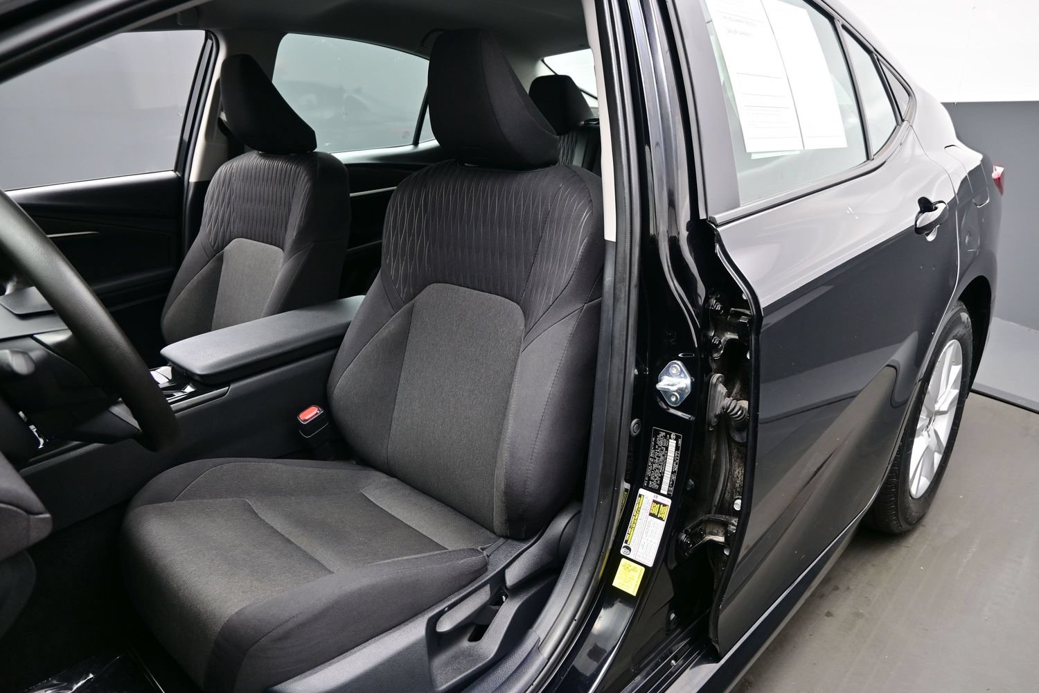 Used 2025 Toyota Camry LE FWD image 11