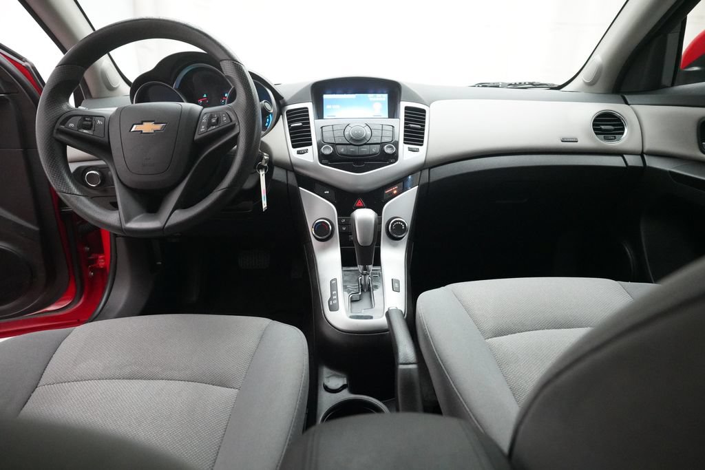 Used 2015 Chevrolet Cruze LT FWD image 5