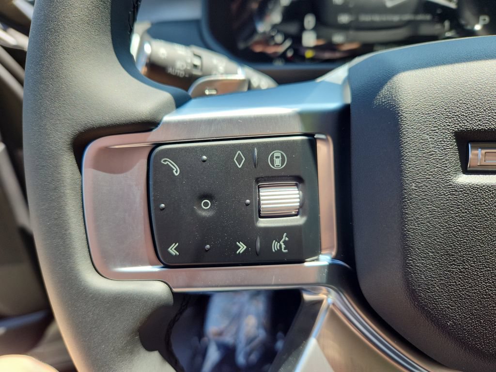 Certified 2025 Land Rover Discovery Dynamic SE AWD/4WD image 19