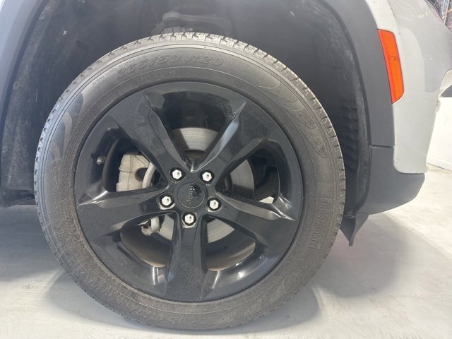 Used 2024 Jeep Grand Cherokee Limited w/ Black Appearance Package image 4