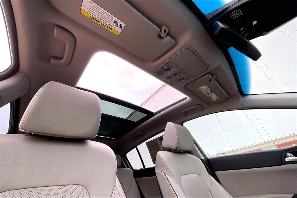 Certified 2022 Kia Sportage EX w/ EX Technology Package image 22