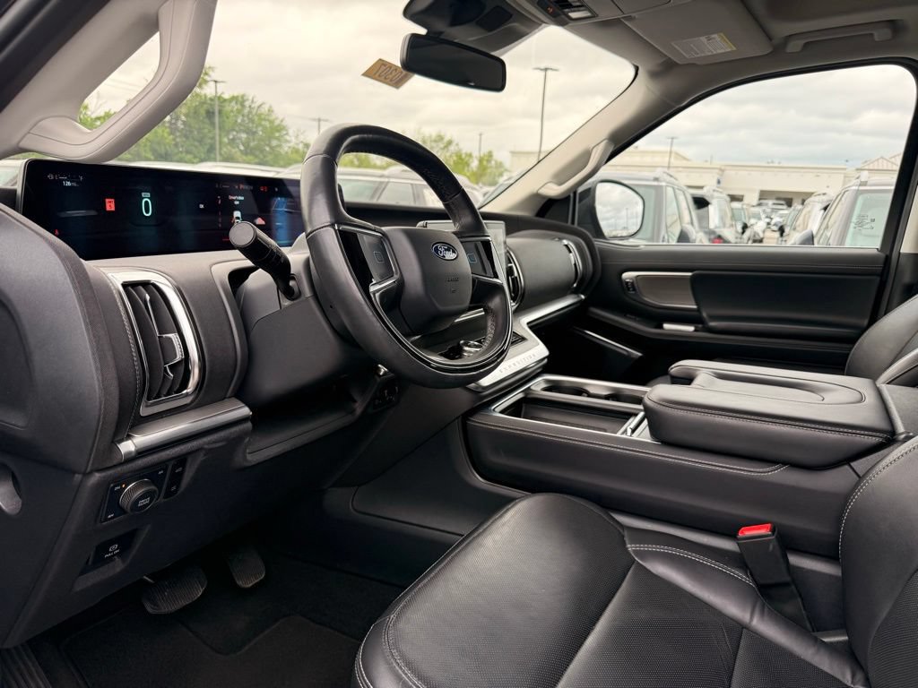 Used 2025 Ford Expedition Platinum AWD/4WD image 9