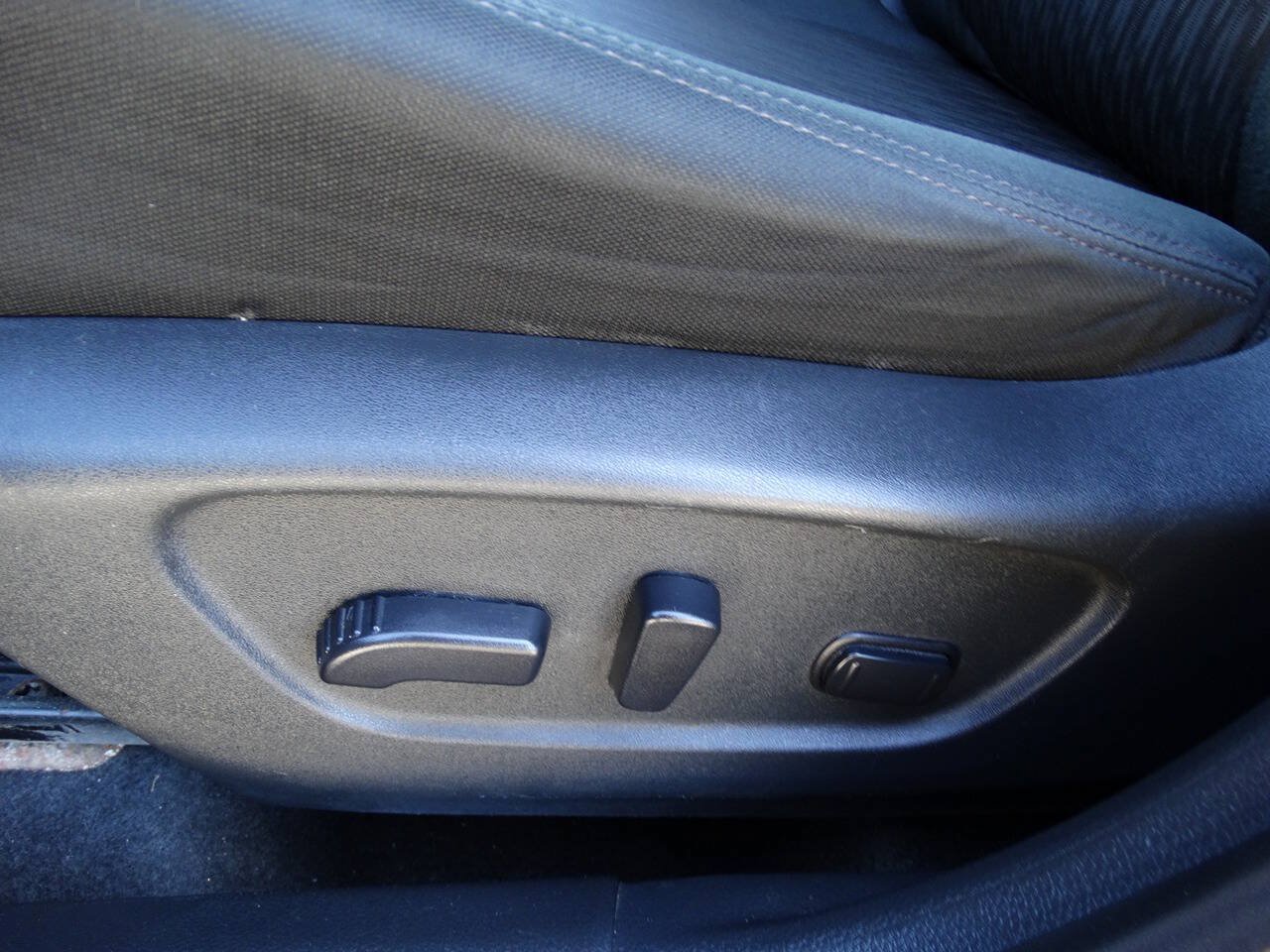 Used 2020 Nissan Rogue AWD w/ SV Moonroof Package image 15