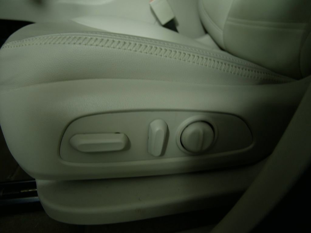 Used 2024 GMC Terrain Denali w/ Denali Premium Package image 16