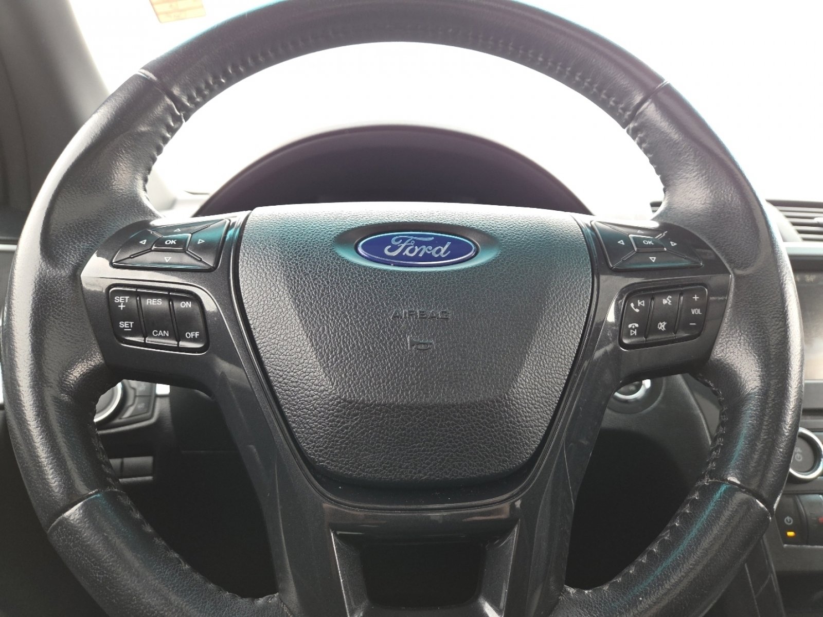 Used 2016 Ford Explorer XLT w/ Equipment Group 202A image 26