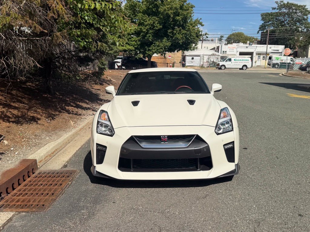 Used 2019 Nissan GT-R Premium w/ Premium Interior Package AWD/4WD image 2