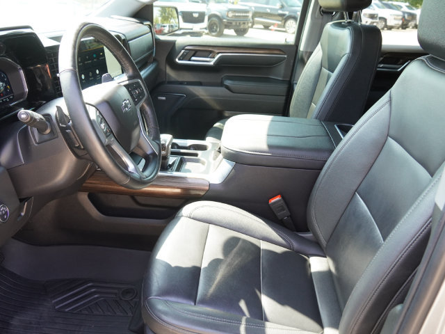 Used 2024 Chevrolet Silverado 1500 LT Trail Boss w/ Convenience Package II AWD/4WD image 18