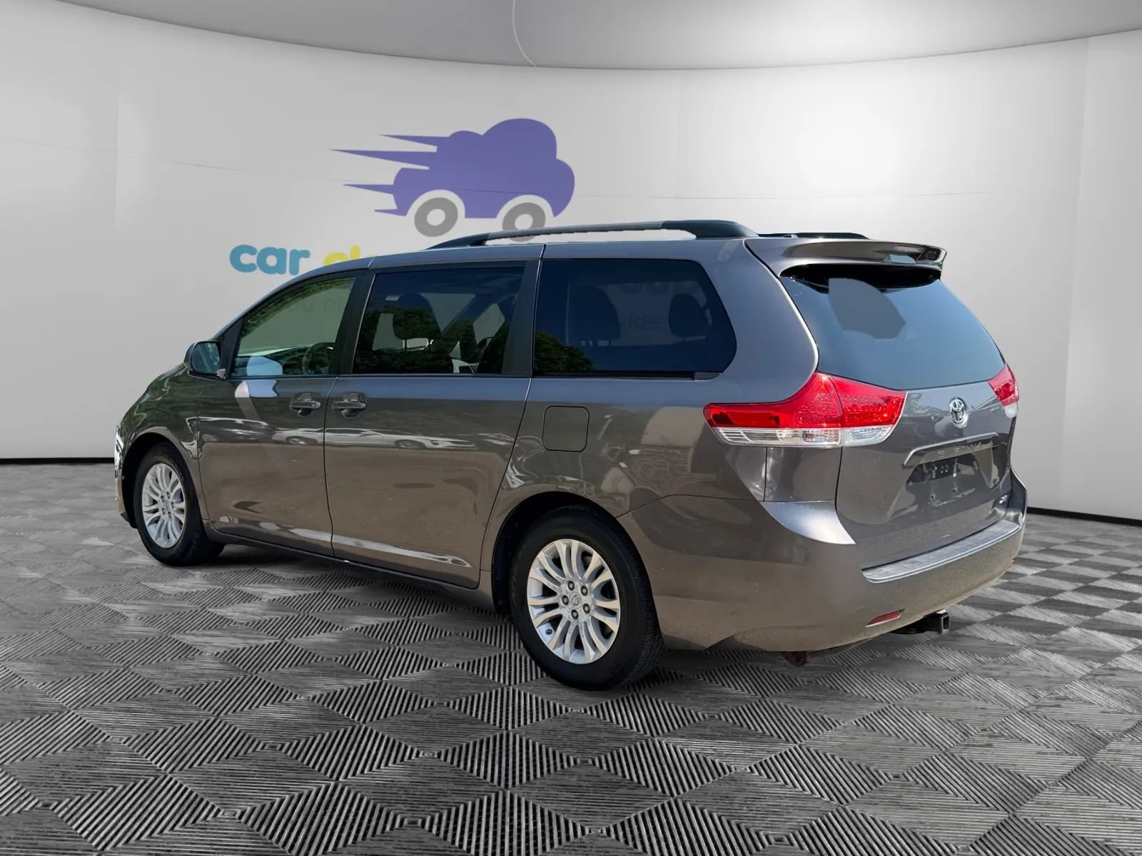 Used 2011 Toyota Sienna XLE w/ Entertainment Pkg FWD image 3