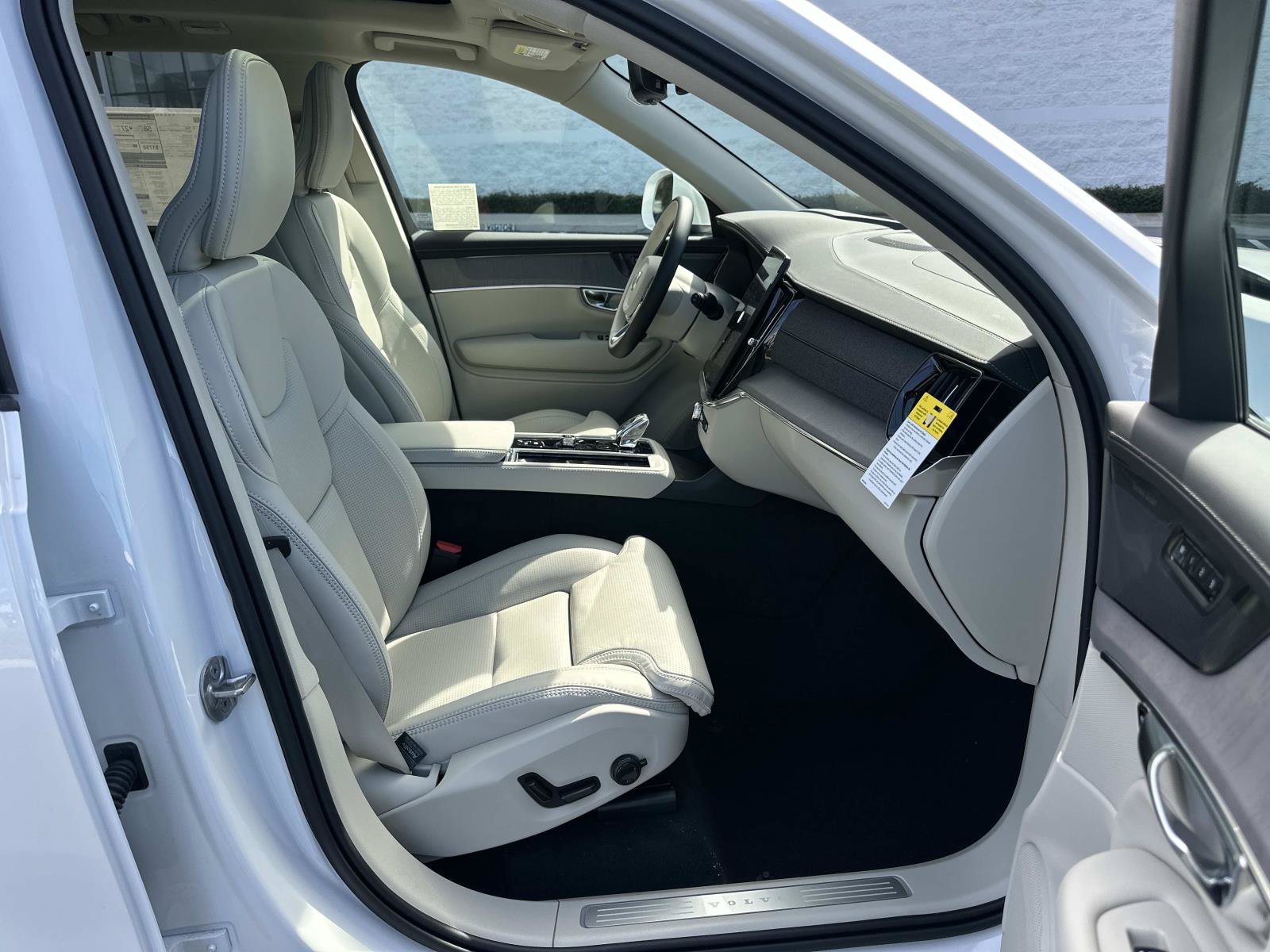New 2026 Volvo XC90 T8 Ultra w/ Protection Package Premier AWD/4WD image 21