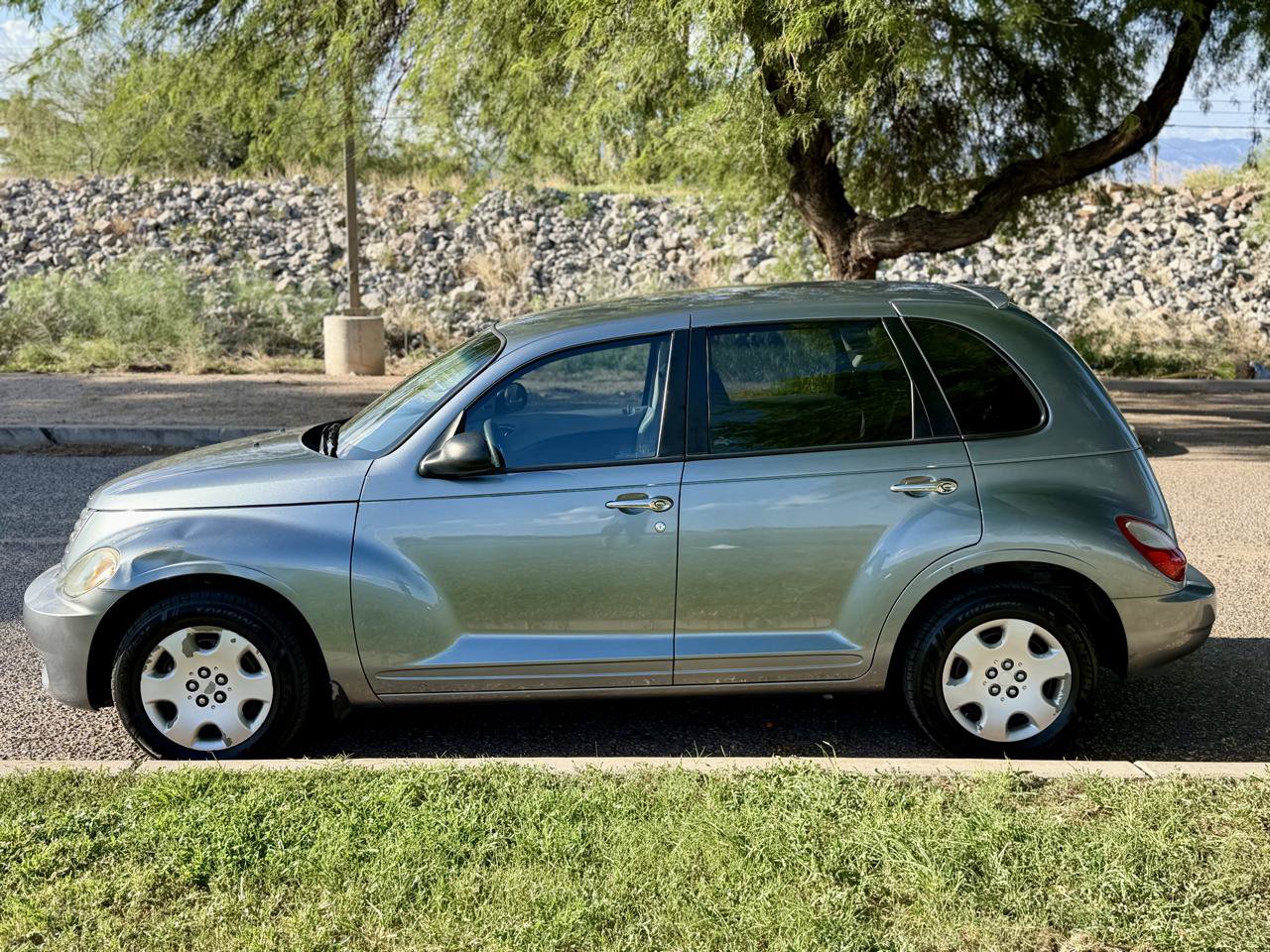 Used 2009 Chrysler PT Cruiser FWD image 2