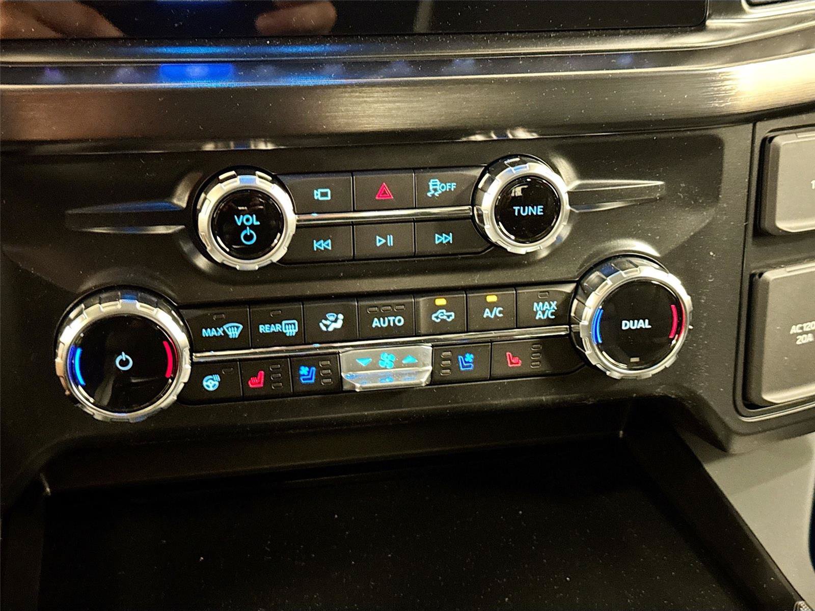 New 2026 Ford F250 Lariat w/ Black Appearance Package AWD/4WD image 15