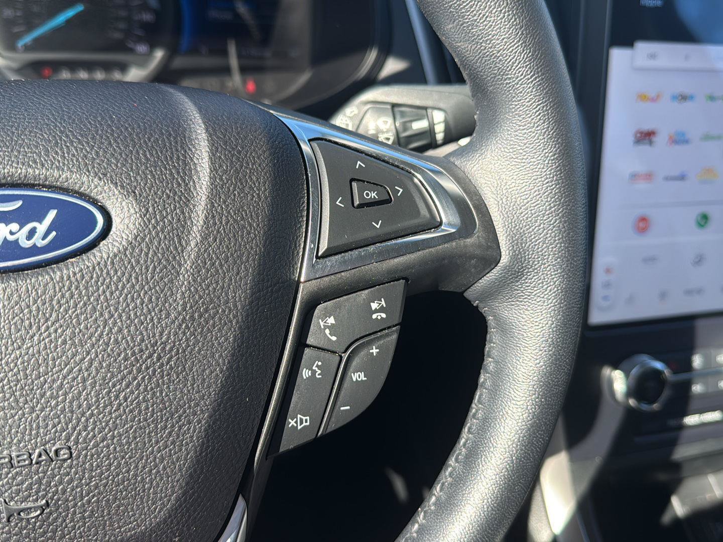 Used 2024 Ford Edge SEL AWD/4WD image 19