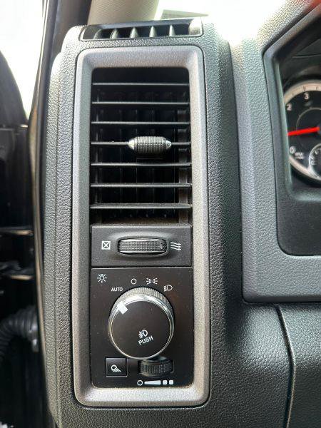 Used 2019 RAM 1500 Express AWD/4WD image 12