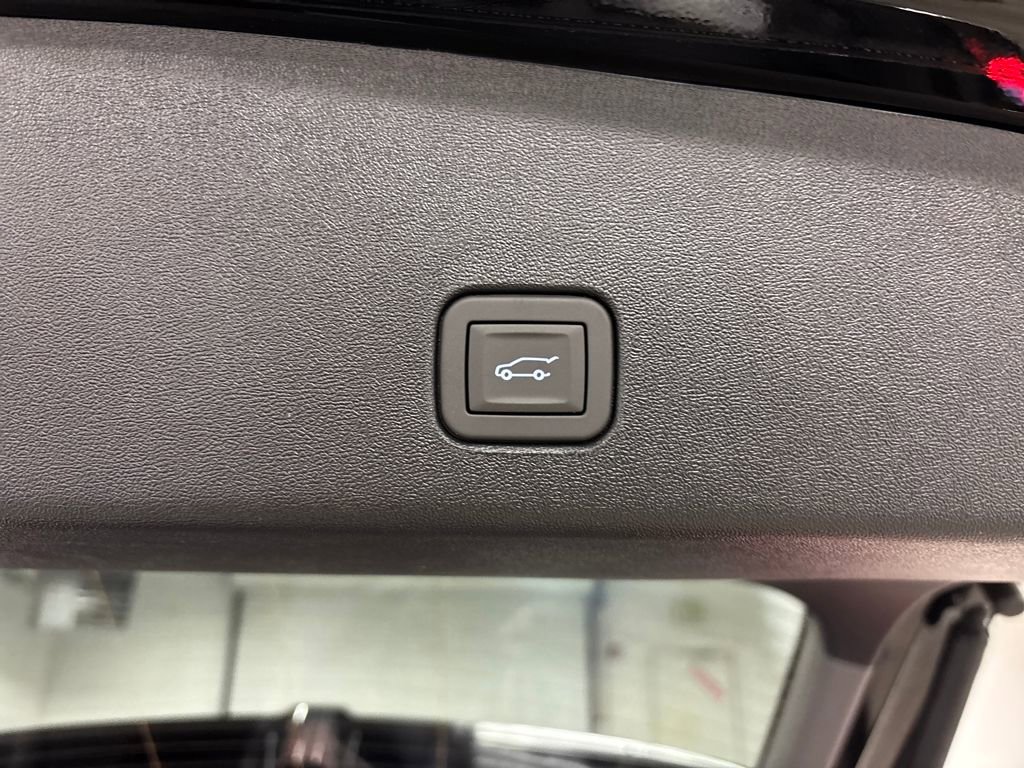 New 2026 Cadillac Optiq Luxury 2 image 17