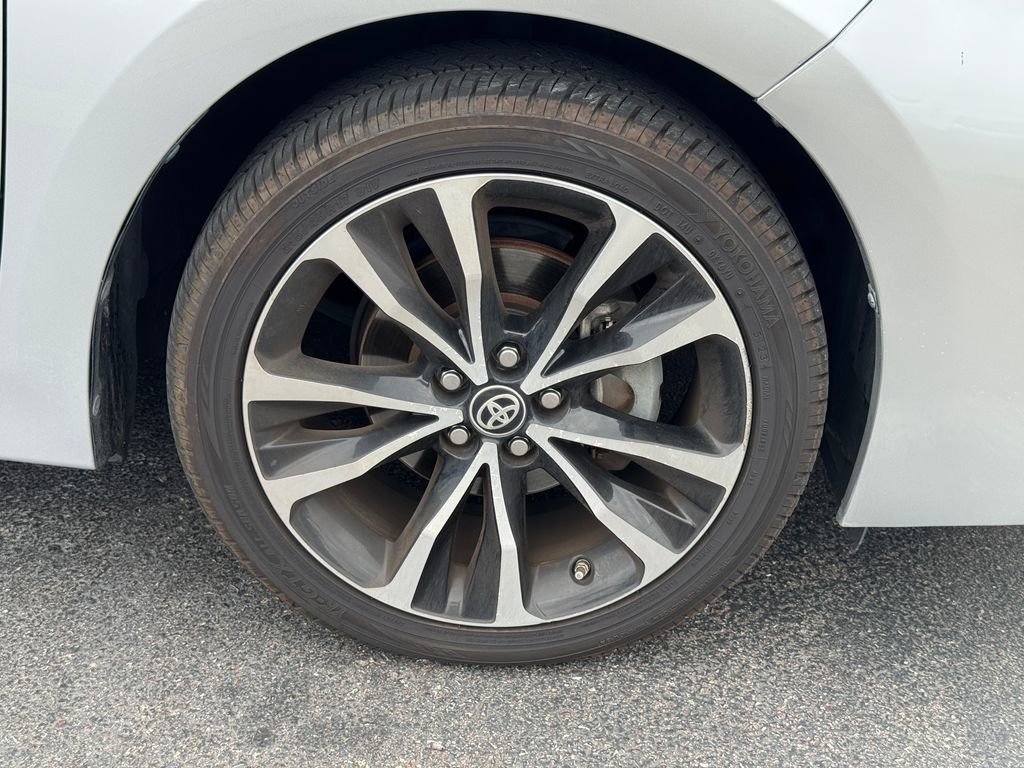 Used 2017 Toyota Corolla SE w/ SE Premium Package FWD image 21