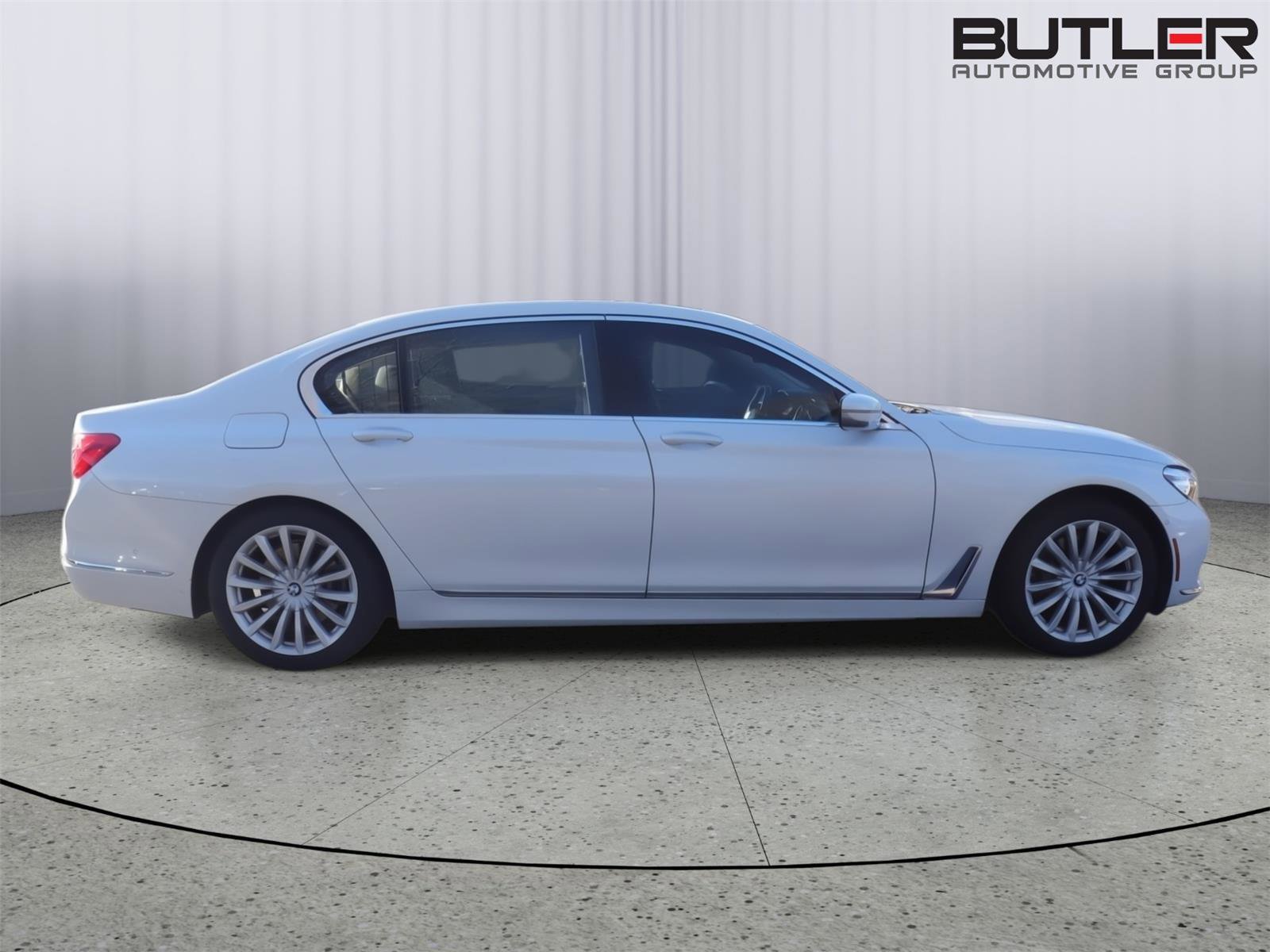 Used 2018 BMW 740i image 7