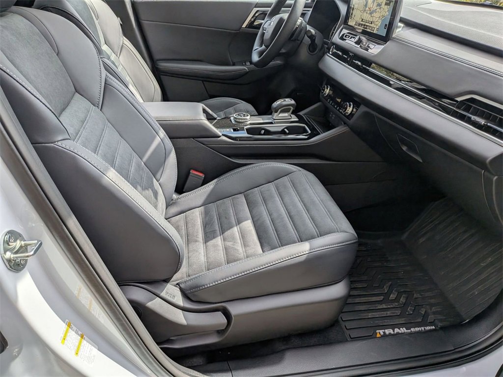 New 2025 Mitsubishi Outlander SE image 31