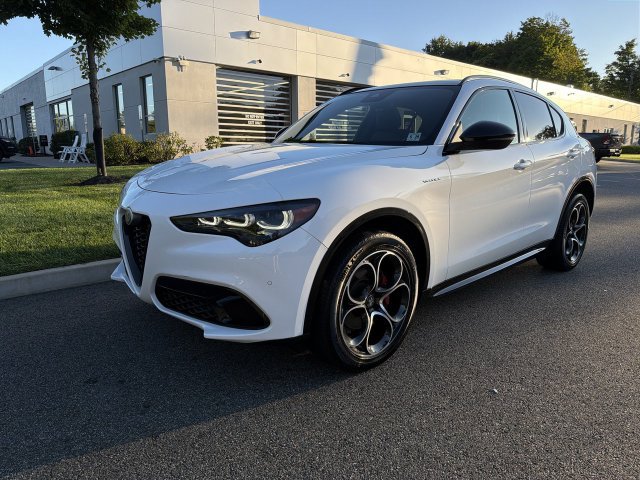 Used 2024 Alfa Romeo Stelvio Veloce AWD/4WD image 4
