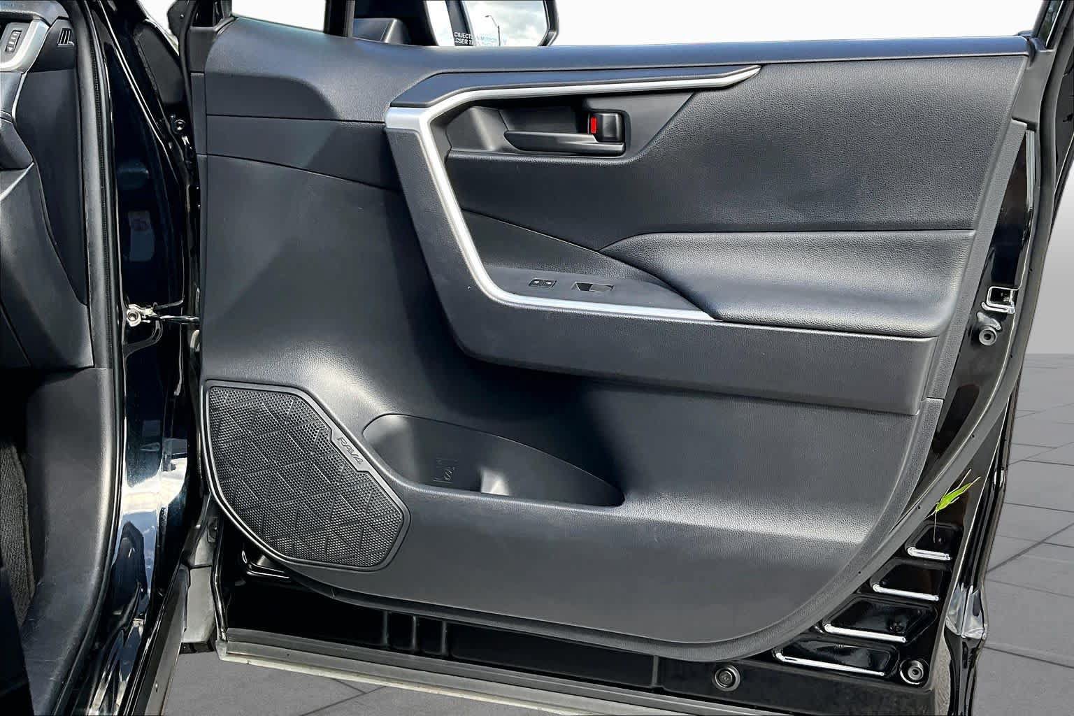 Used 2019 Toyota RAV4 LE w/ Carpet Mat Package FWD image 23