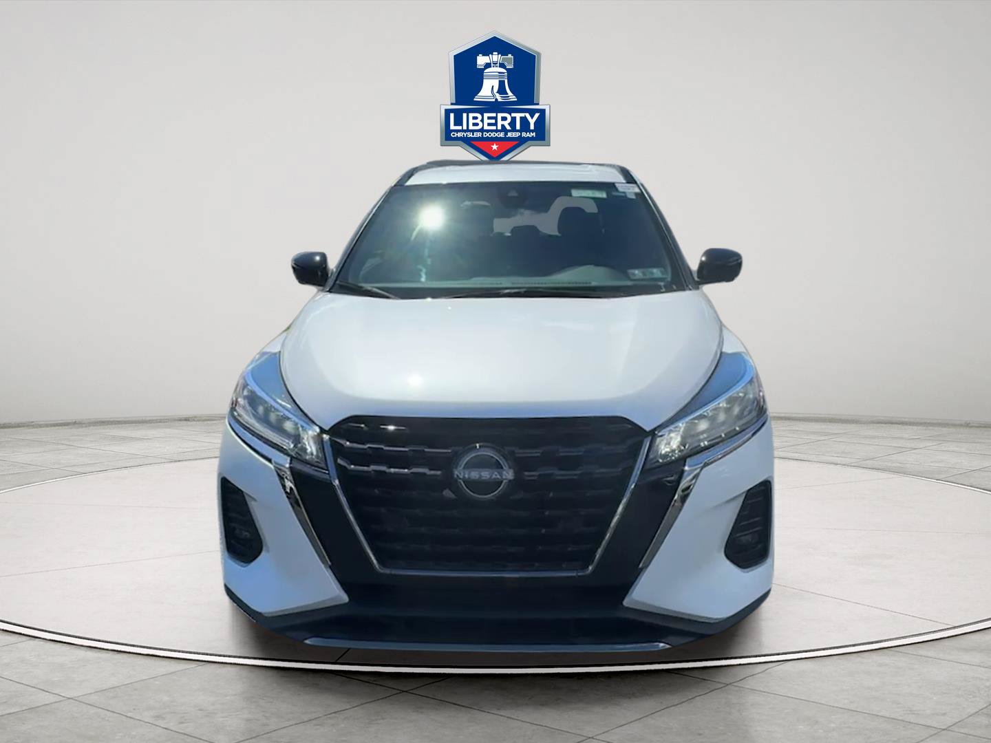 Used 2023 Nissan Kicks SR FWD image 2