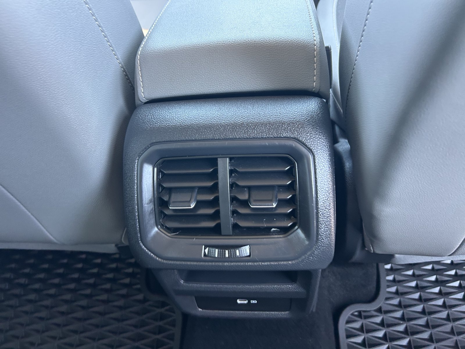 Used 2022 Volkswagen Taos SE FWD image 15
