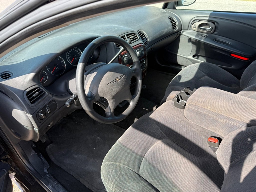 Used 2004 Chrysler Concorde LX image 9