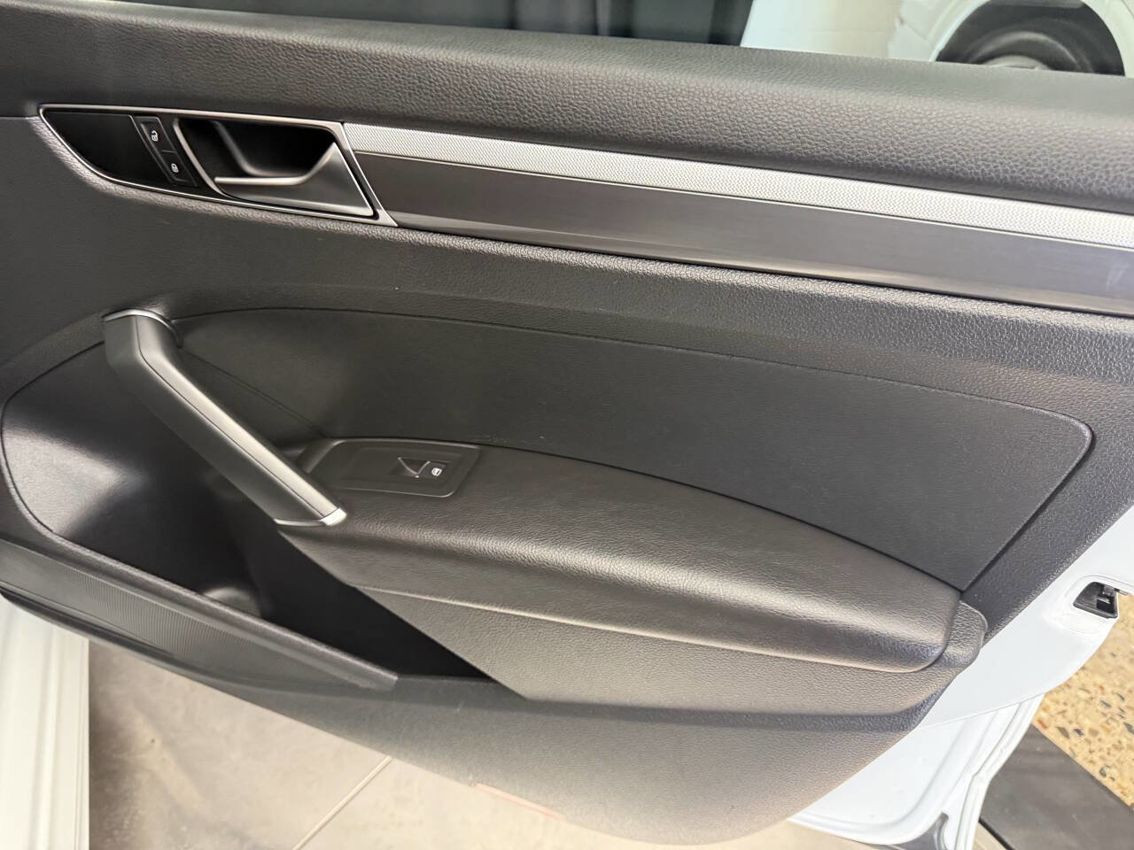 Used 2016 Volkswagen Passat 1.8T R-Line image 21