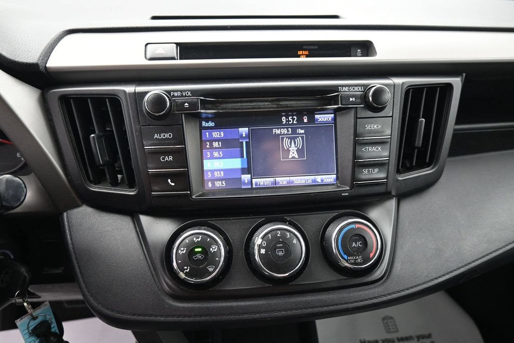 Used 2016 Toyota RAV4 LE AWD/4WD image 18