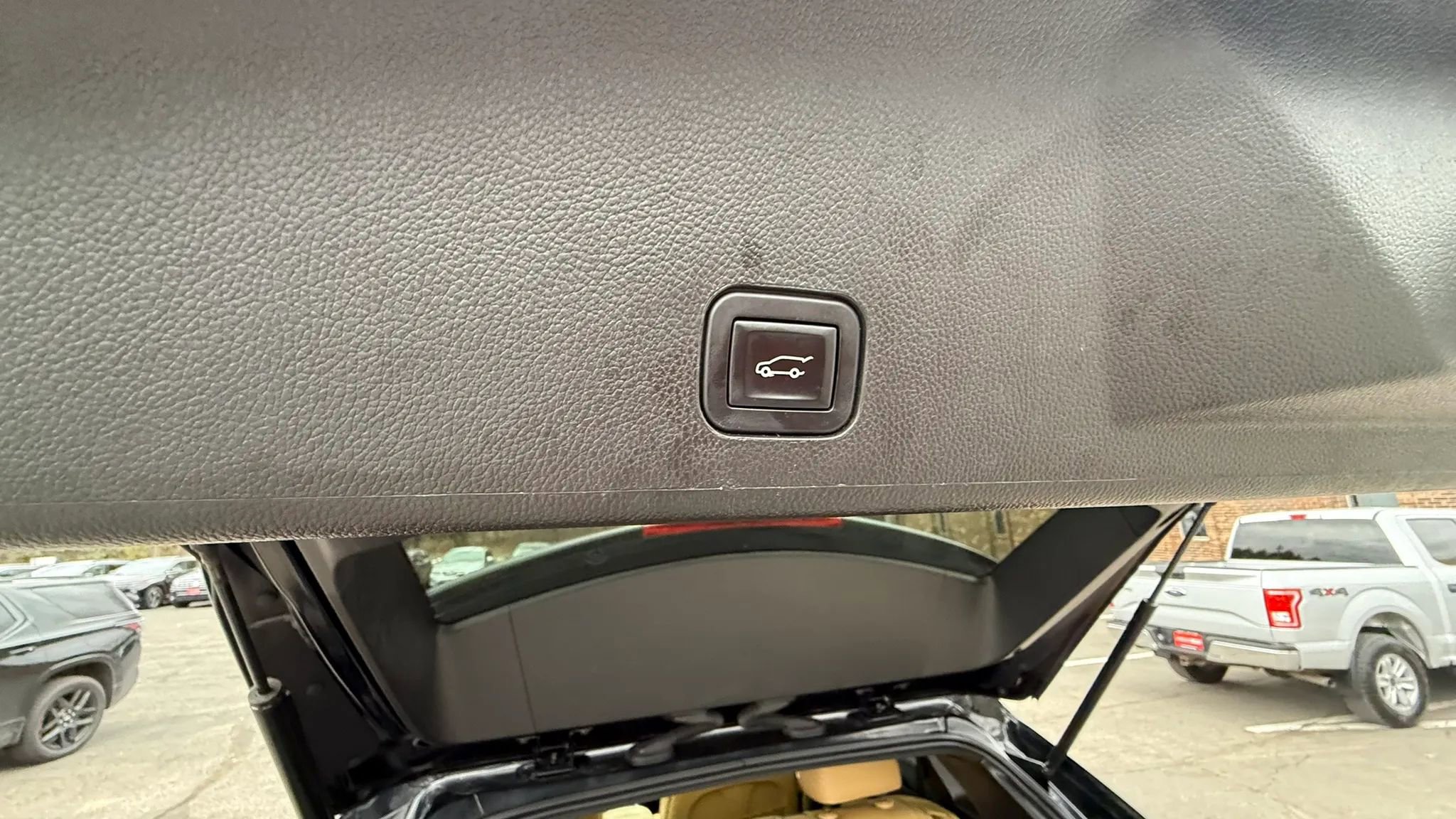 Used 2015 Cadillac SRX Luxury w/ Driver Awareness Package image 30