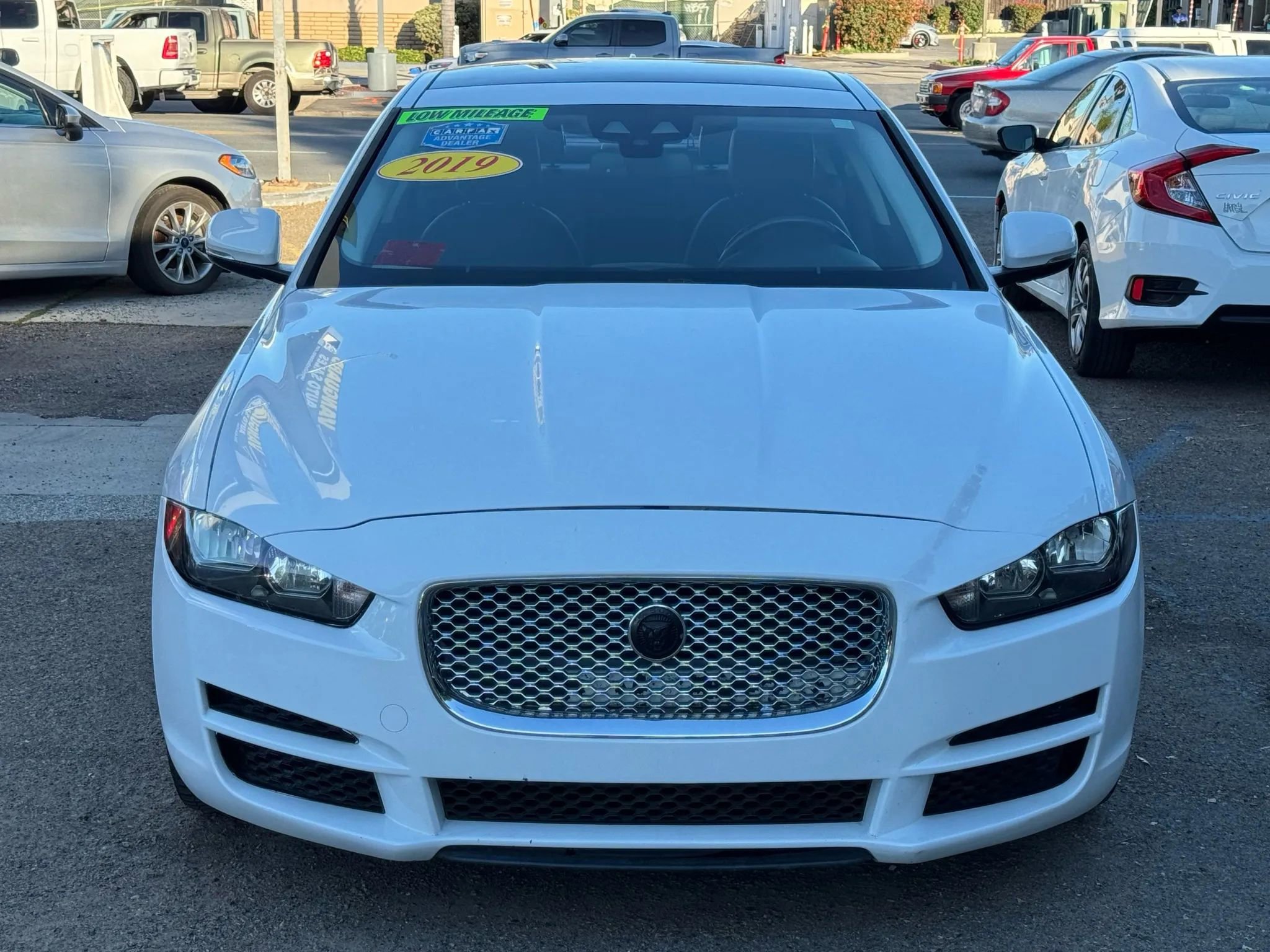 Used 2019 Jaguar XE Premium image 3