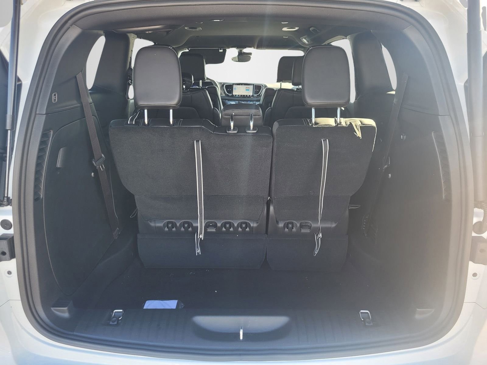 New 2026 Chrysler Pacifica Select FWD image 7