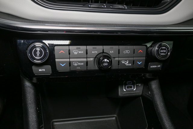 Used 2023 Jeep Compass Limited image 26