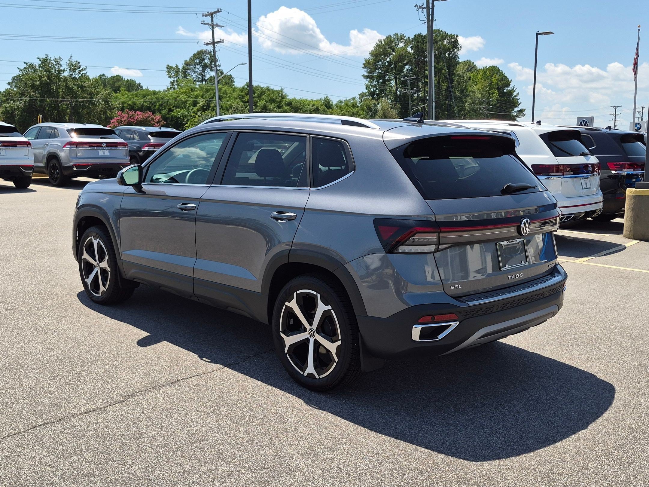 Used 2026 Volkswagen Taos SEL AWD/4WD image 5