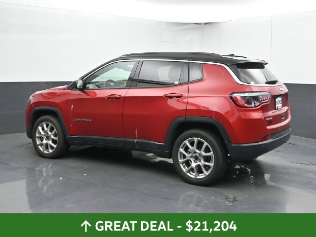 Used 2025 Jeep Compass Limited AWD/4WD image 10