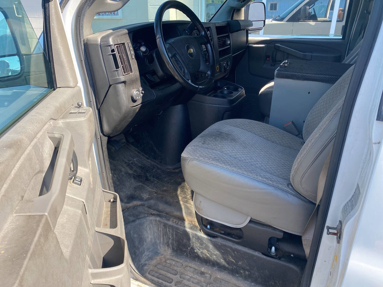 Used 2020 Chevrolet Express 2500 2500 3dr Extended Cargo Van w/ Safety Package image 17