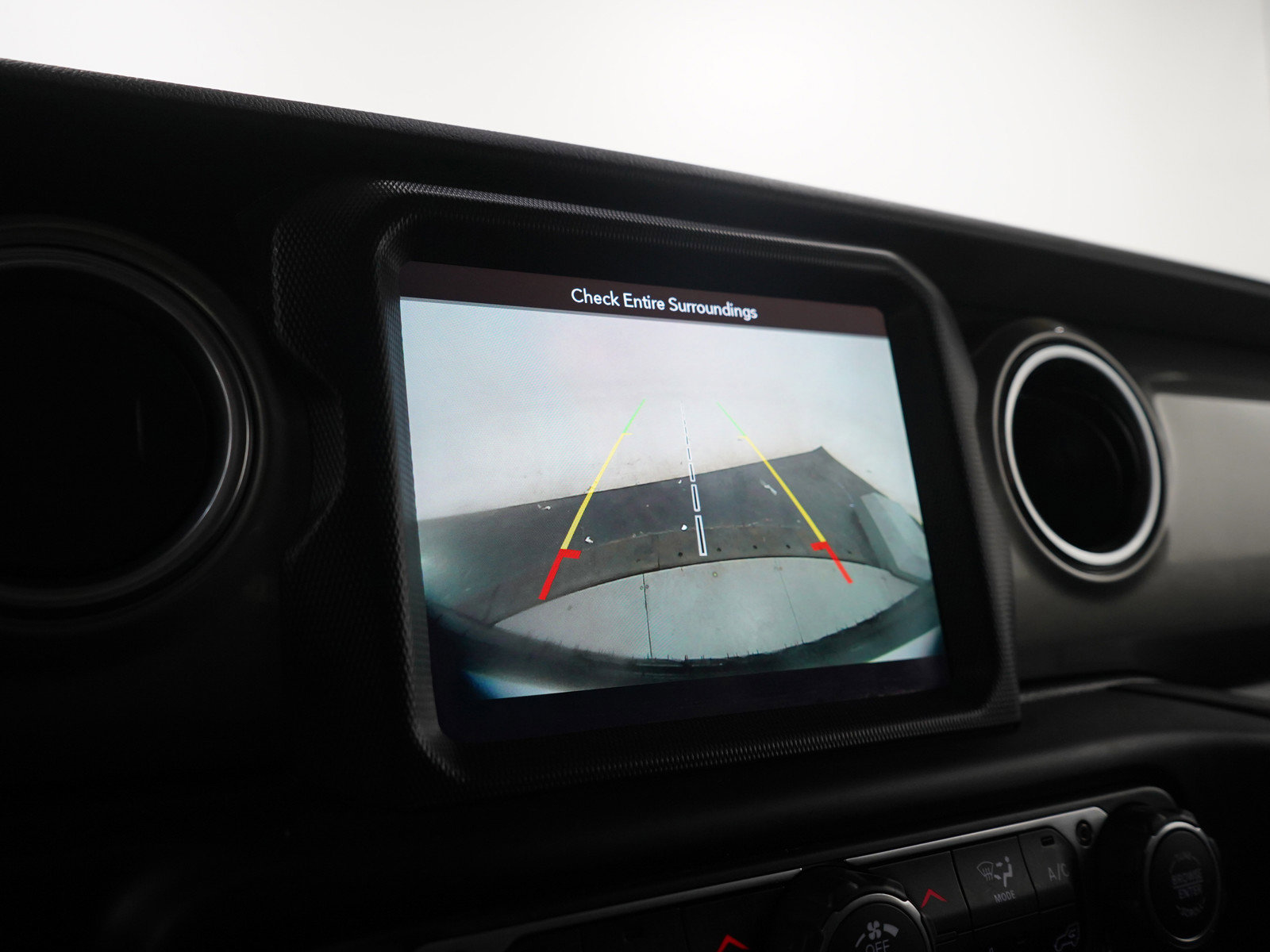 Used 2019 Jeep Wrangler Unlimited Sahara w/ Uconnect 4C Nav & Sound Group AWD/4WD image 30