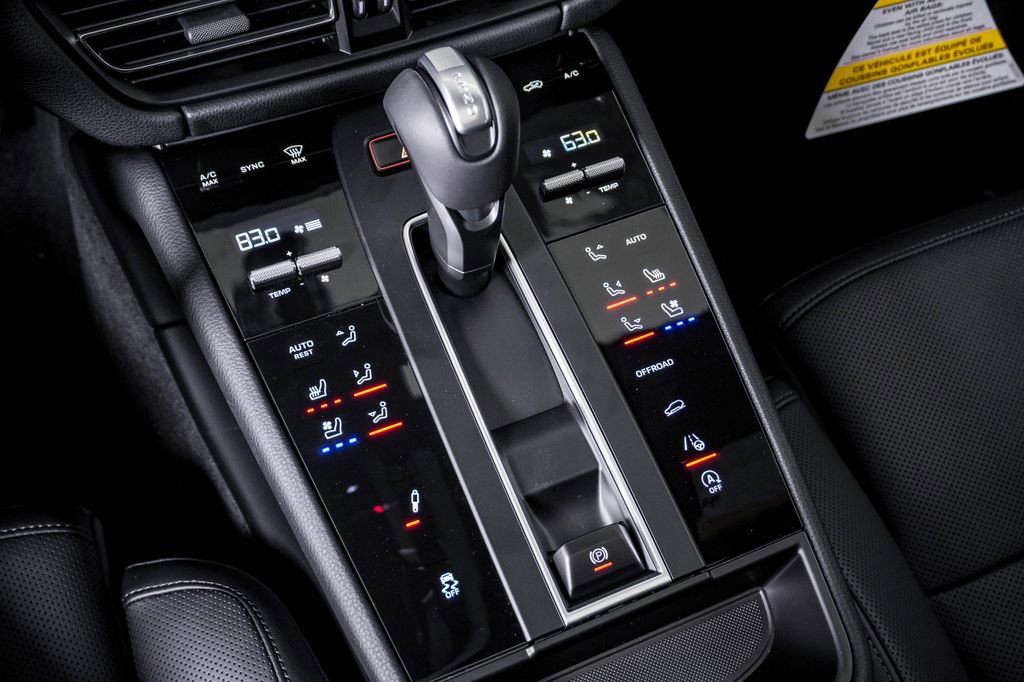 New 2026 Porsche Macan Turbo image 25