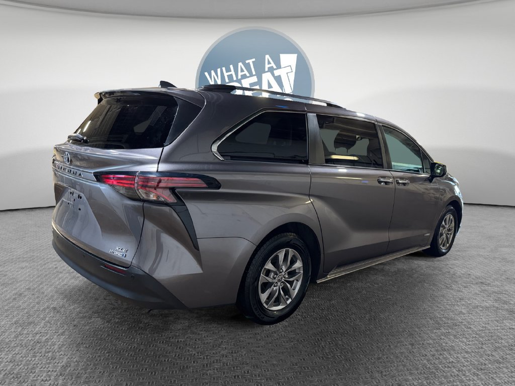 Used 2021 Toyota Sienna XLE w/ XLE Plus Package AWD/4WD image 3