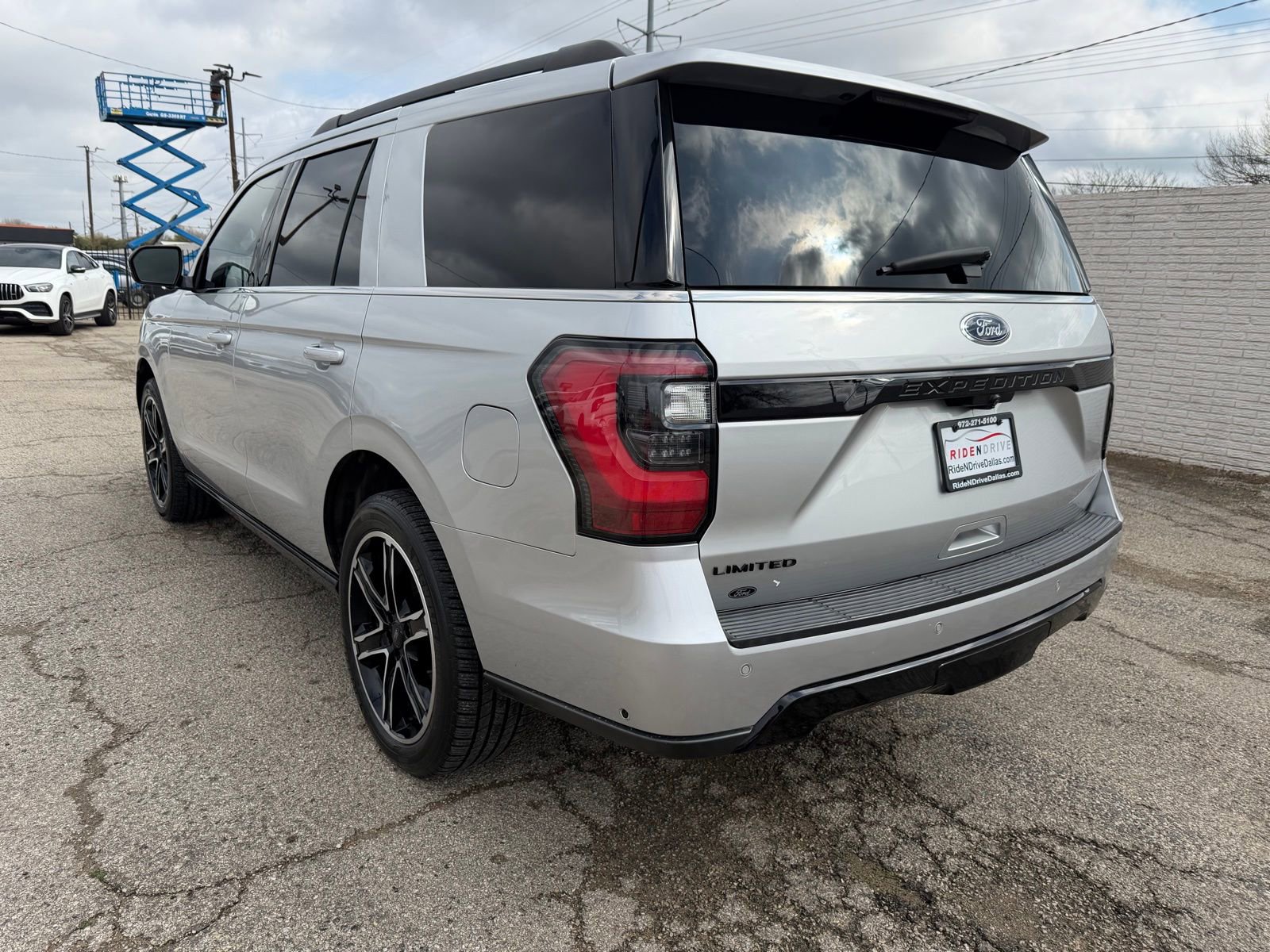 Used 2019 Ford Expedition Limited w/ Equipment Group 303A image 4