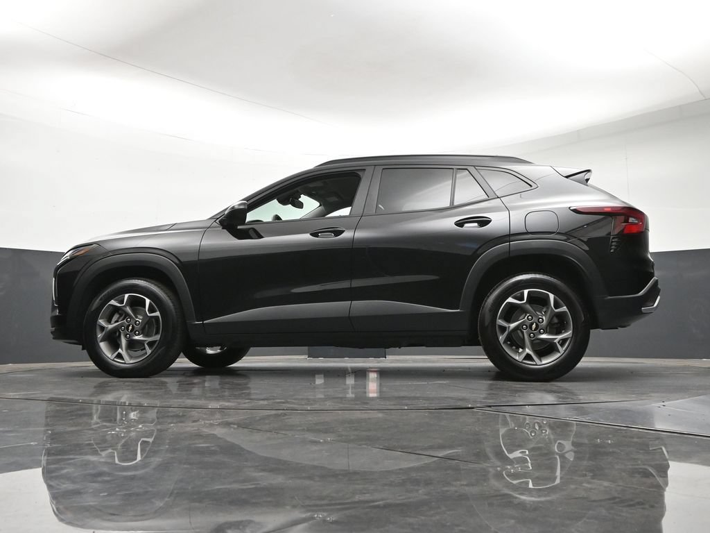 Used 2024 Chevrolet Trax LT FWD image 25